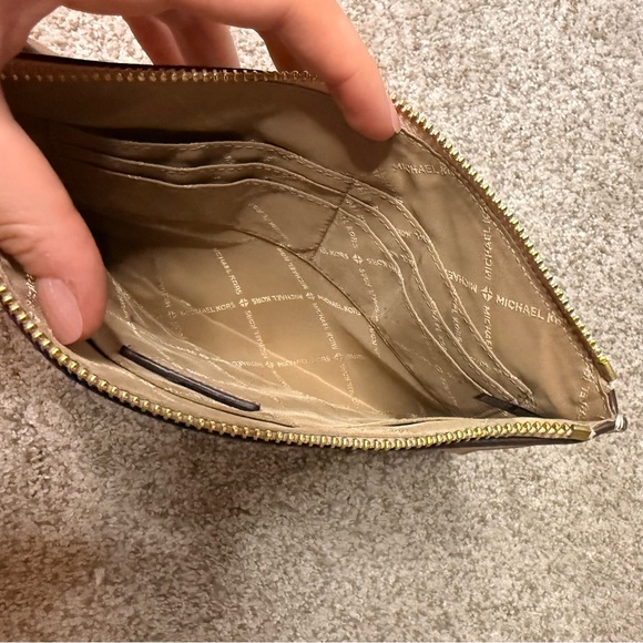 Michael Kors pink pebbled leather wristlet clutch - Picture 7 of 9